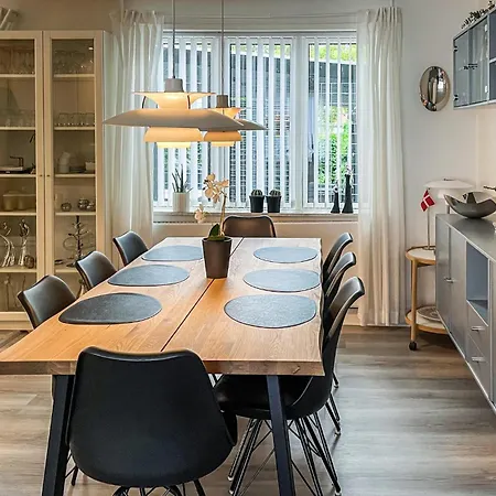 3 Bedroom Stunning In Semesterbostad