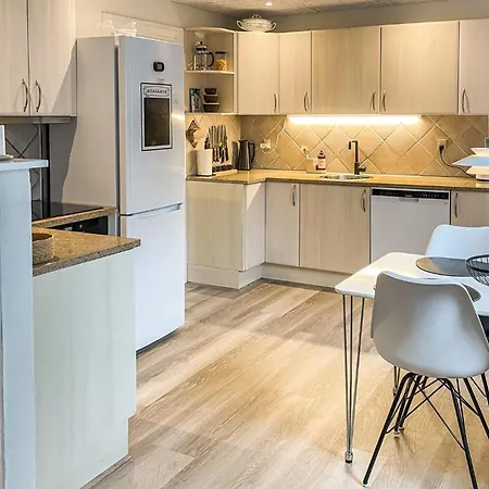 3 Bedroom Stunning In *