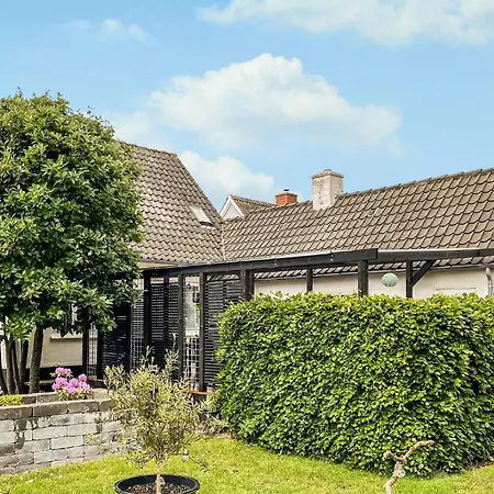 3 Bedroom Stunning In Semesterbostad *